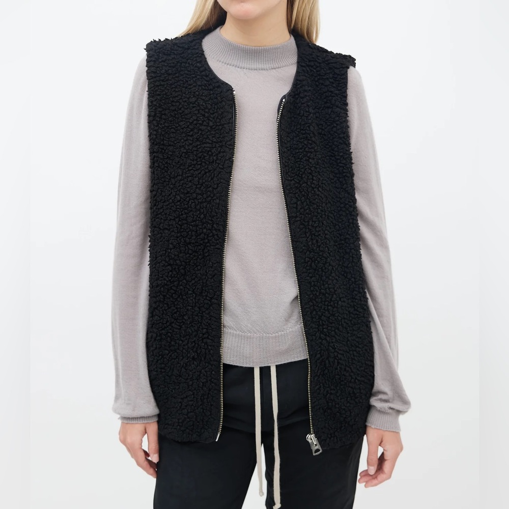 Wilfred Black Fleece Vest